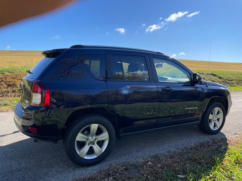 Used 2017 Jeep Compass Latitude image 8