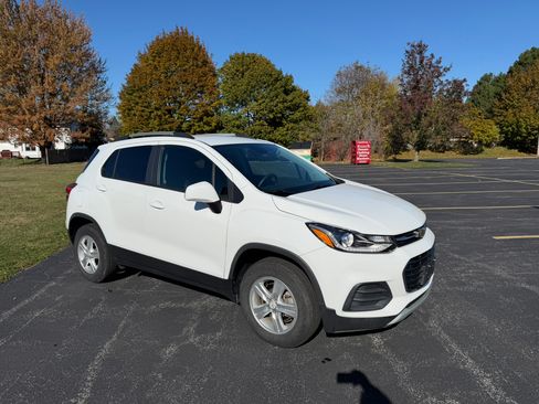 Used 2022 Chevrolet Trax LT image 9