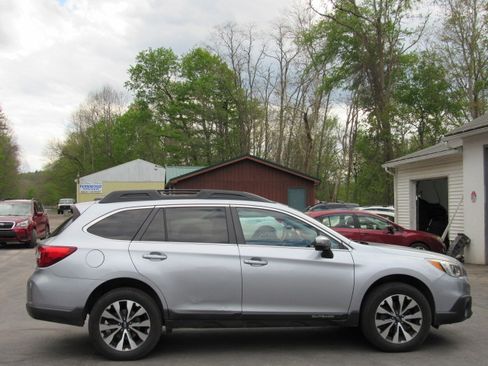 Used 2015 Subaru Outback 3.6R Limited AWD/4WD image 9
