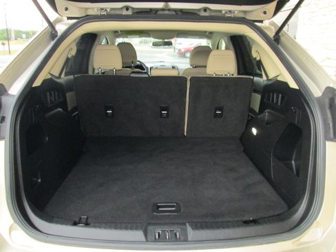 Used 2017 Ford Edge SE image 11