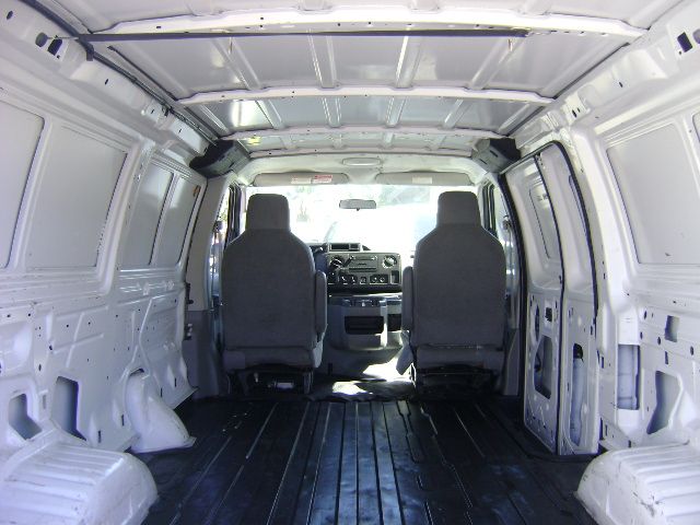 Used 2010 Ford E-250 and Econoline 250 UNAVAIL RWD image 12