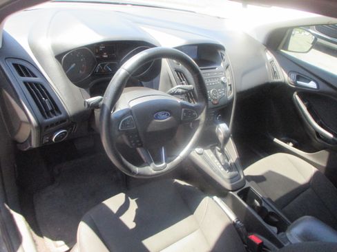 Used 2016 Ford Focus SE Hatchback FWD image 7