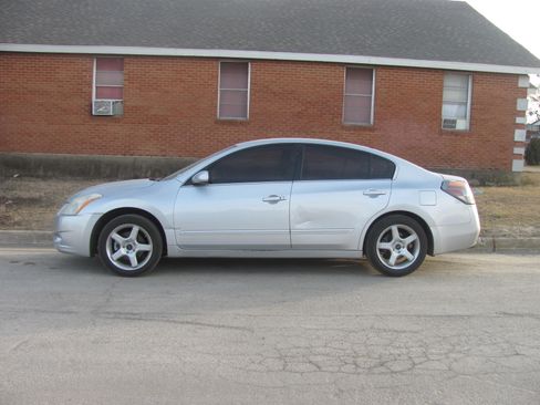 Used 2012 Nissan Altima image 1
