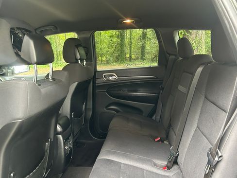 Used 2015 Jeep Grand Cherokee 4WD Laredo image 21