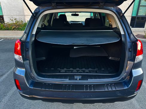 Used 2014 Subaru Outback 2.5i Premium Wagon 4D AWD/4WD image 11