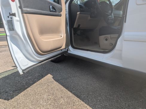 Used 2008 Chevrolet Uplander LT image 11