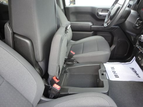 Used 2022 Chevrolet Silverado 1500 4x4 Crew Cab Custom Trail Boss image 24