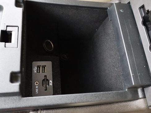 Used 2015 Lincoln MKS Elite image 32