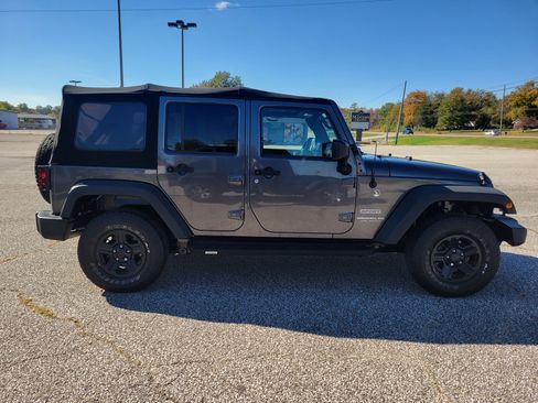 Used 2016 Jeep Wrangler Unlimited Sport image 3