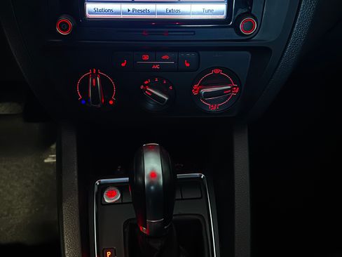 Used 2015 Volkswagen Jetta SE image 35