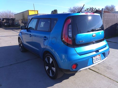 Used 2017 Kia Soul + image 3