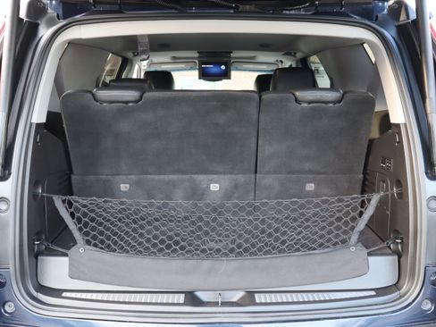 Used 2017 Cadillac Escalade 4WD Premium Luxury image 37