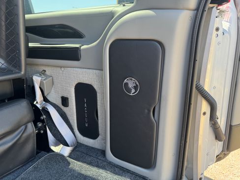 Used 2023 Chevrolet Express 2500 LT image 10