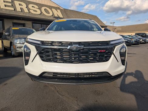 Used 2024 Chevrolet Trax RS image 3