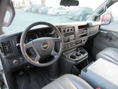 Used 2018 Chevrolet Express 2500 LT RWD image 8