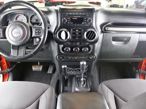 Used 2014 Jeep Wrangler Unlimited Sport image 4