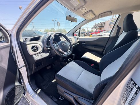 Used 2012 Toyota Yaris 4-Door Hatchback FWD image 16