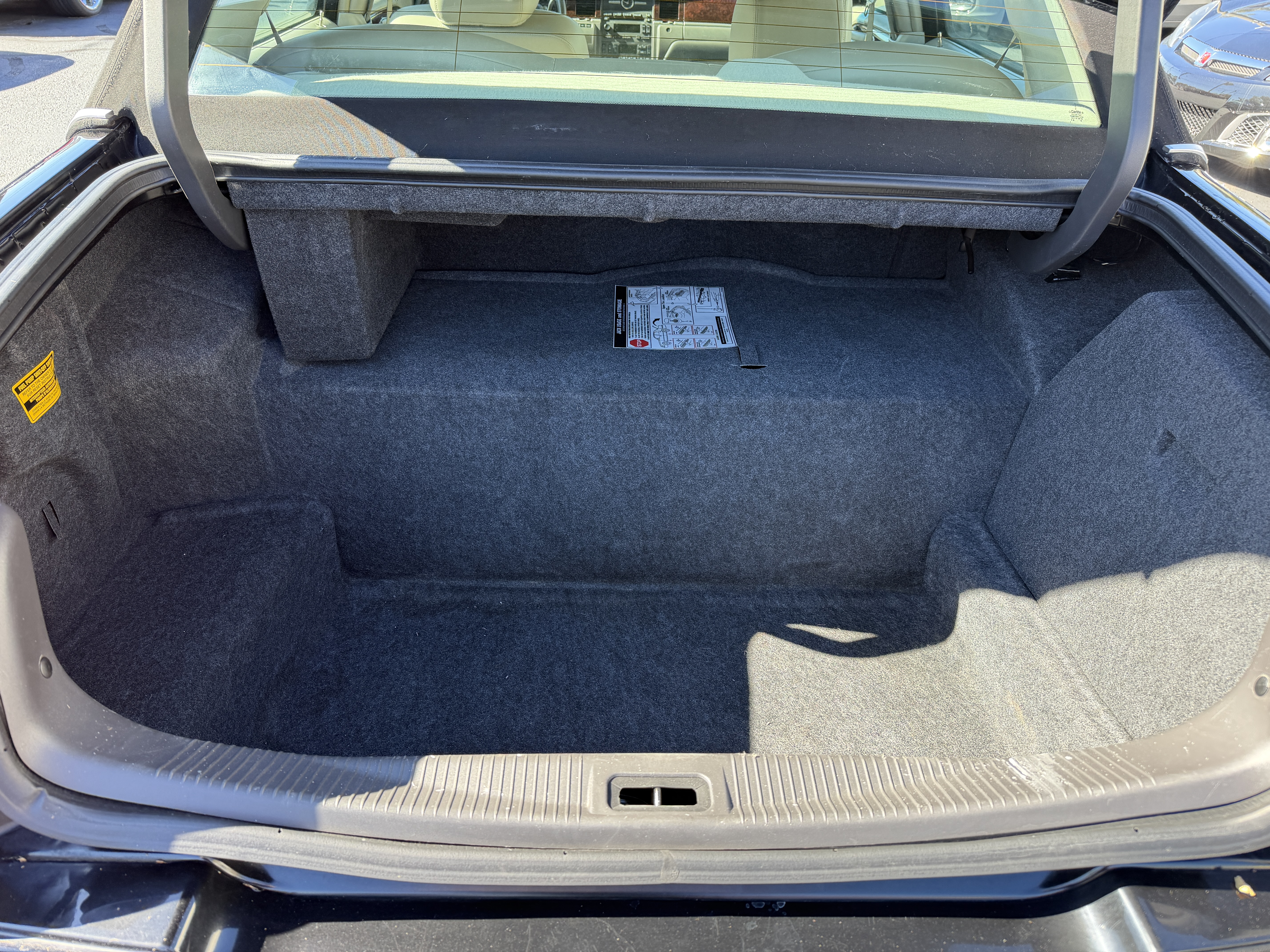 Used 2011 Lincoln Town Car Signature Limited RWD image 33