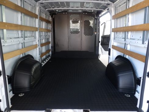 Used 2025 RAM ProMaster 2500 136 FWD image 19