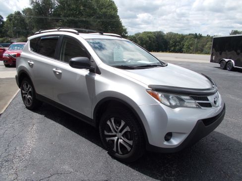 Used 2013 Toyota RAV4 AWD LE image 3