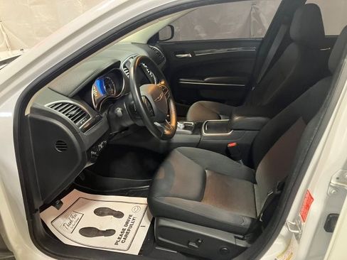 Used 2021 Chrysler 300 Touring image 2