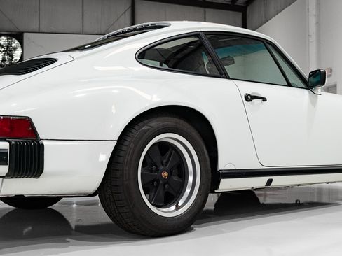 Used 1987 Porsche 911 Carrera Coupe RWD image 30