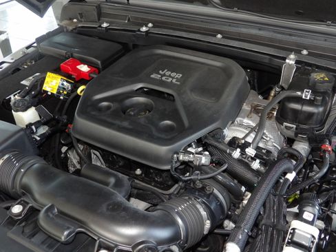 Used 2021 Jeep Wrangler 4WD Unlimited Sahara image 17