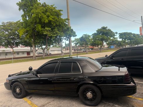 Used 2011 Ford Crown Victoria Police Interceptor RWD image 5