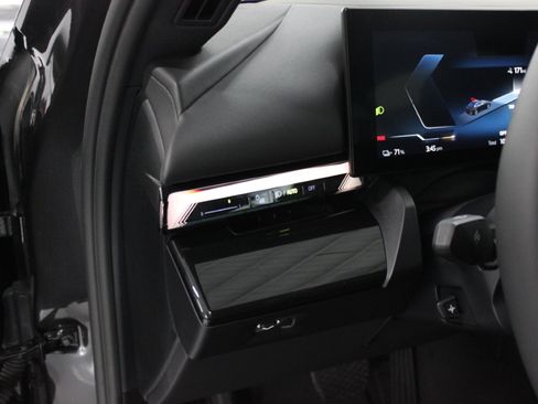 Used 2025 BMW i5 xDrive40 image 19