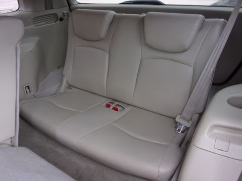 Used 2006 Toyota Highlander 4WD Limited V6 w/ 3rd Row image 10