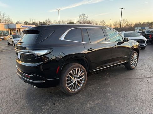 Used 2025 Buick Enclave Avenir image 3