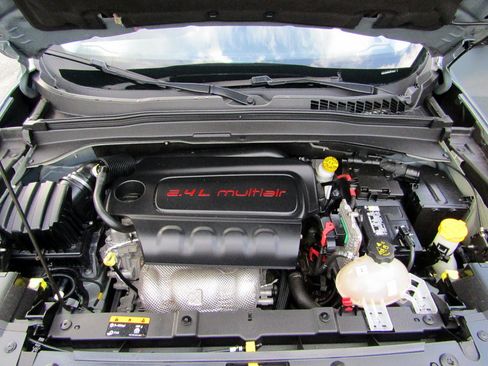 Used 2017 Jeep Renegade 4WD Sport image 15
