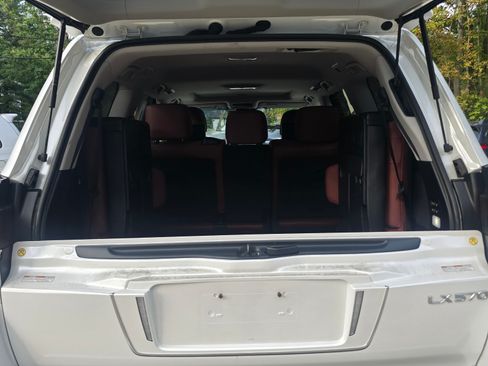 Used 2019 Lexus LX 570 4WD image 17