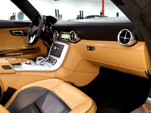 Used 2012 Mercedes-Benz SLS AMG image 28