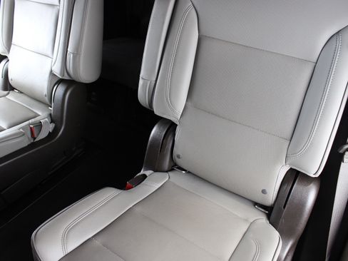 Used 2022 GMC Yukon SLT image 9