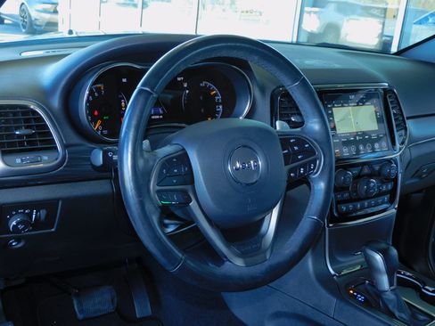 Used 2020 Jeep Grand Cherokee Limited X image 17