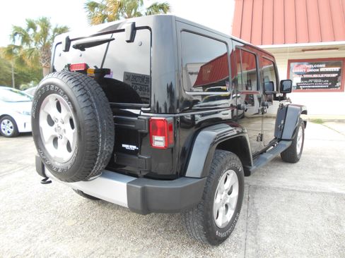 Used 2014 Jeep Wrangler Unlimited Sahara image 6