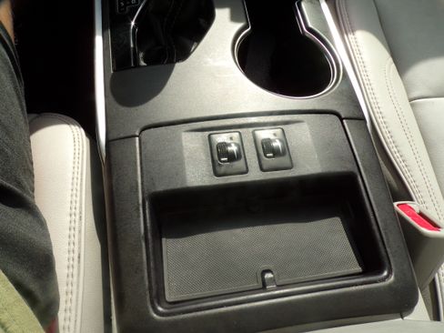 Used 2017 Toyota Camry XLE image 16