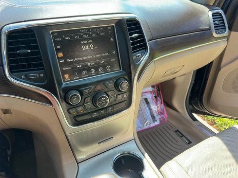 Used 2014 Jeep Grand Cherokee Overland image 6