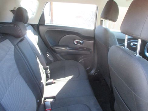Used 2019 Kia Soul + image 12