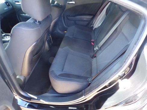 Used 2019 Dodge Charger SXT image 12