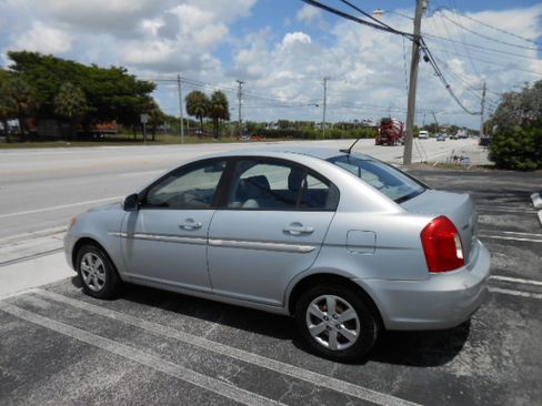 Used 2011 Hyundai Accent GLS Sedan FWD image 3