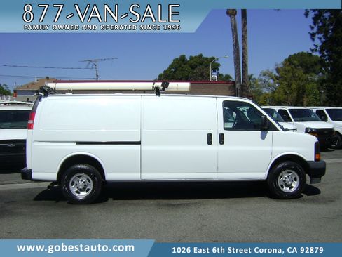 Used 2017 Chevrolet Express 2500 Extended RWD image 1