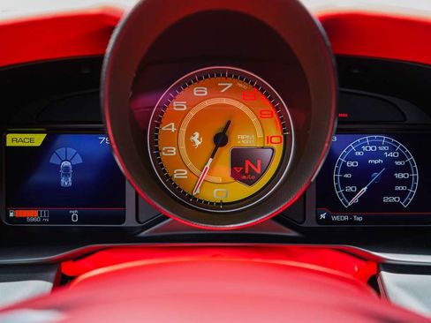 Used 2022 Ferrari F8 Spider Spider image 34