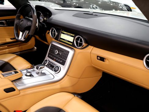 Used 2012 Mercedes-Benz SLS AMG image 27