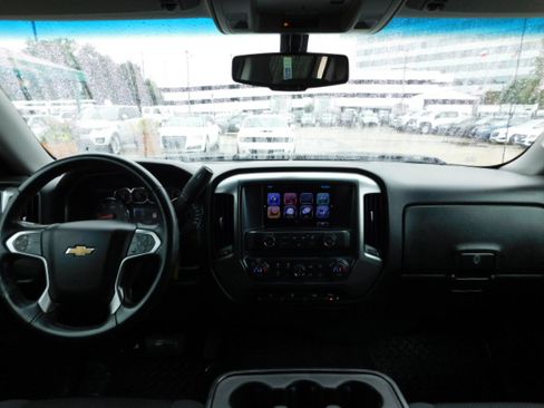 Used 2017 Chevrolet Silverado 1500 2WD Crew Cab LT image 12