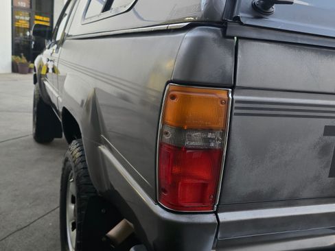 Used 1988 Toyota Pickup Deluxe image 39