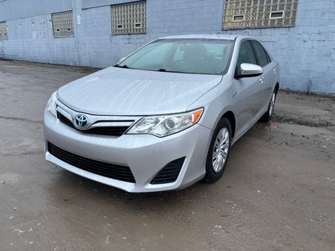 Used 2013 Toyota Camry LE image 1