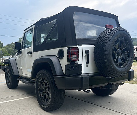 Used 2016 Jeep Wrangler 4WD Sport image 7