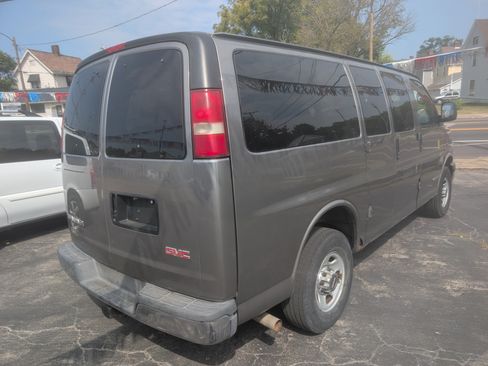 Used 2006 GMC Savana 3500 LS image 2